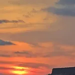 Seaview Penthouse דירה